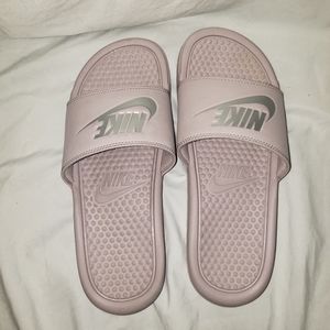 NIKE SLIDES